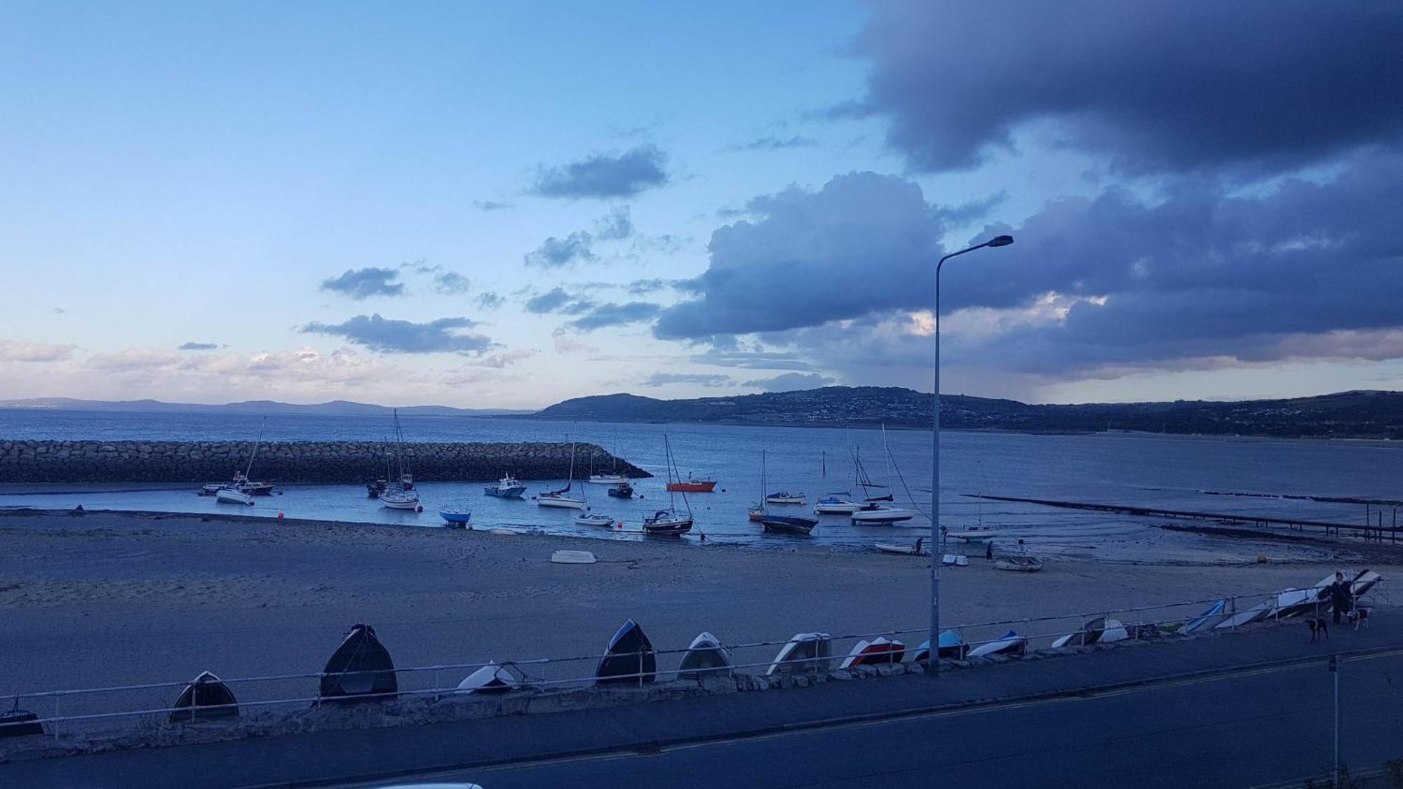 3 Harbour Views Apartment Rhôs-on-Sea Exterior foto